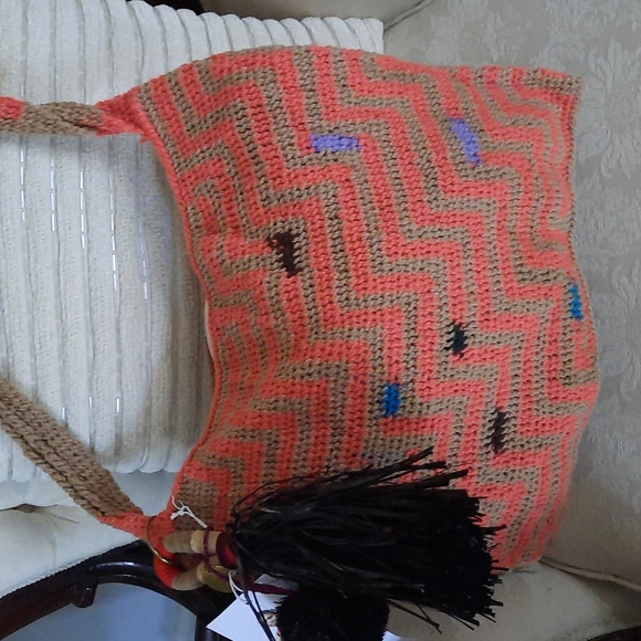 Among Equals Highlands Bilum Shoulder Bag - Picture 6 of 7